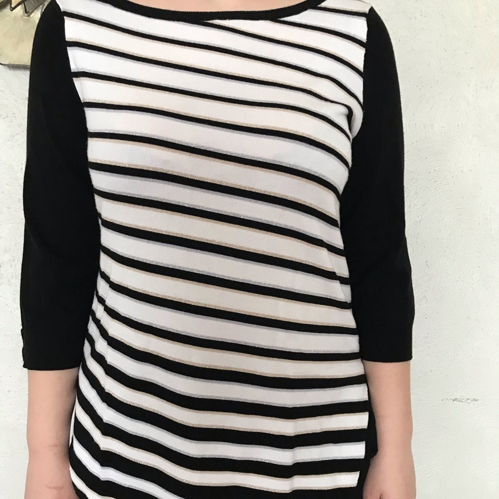 Asymmetrical lightweight sweater